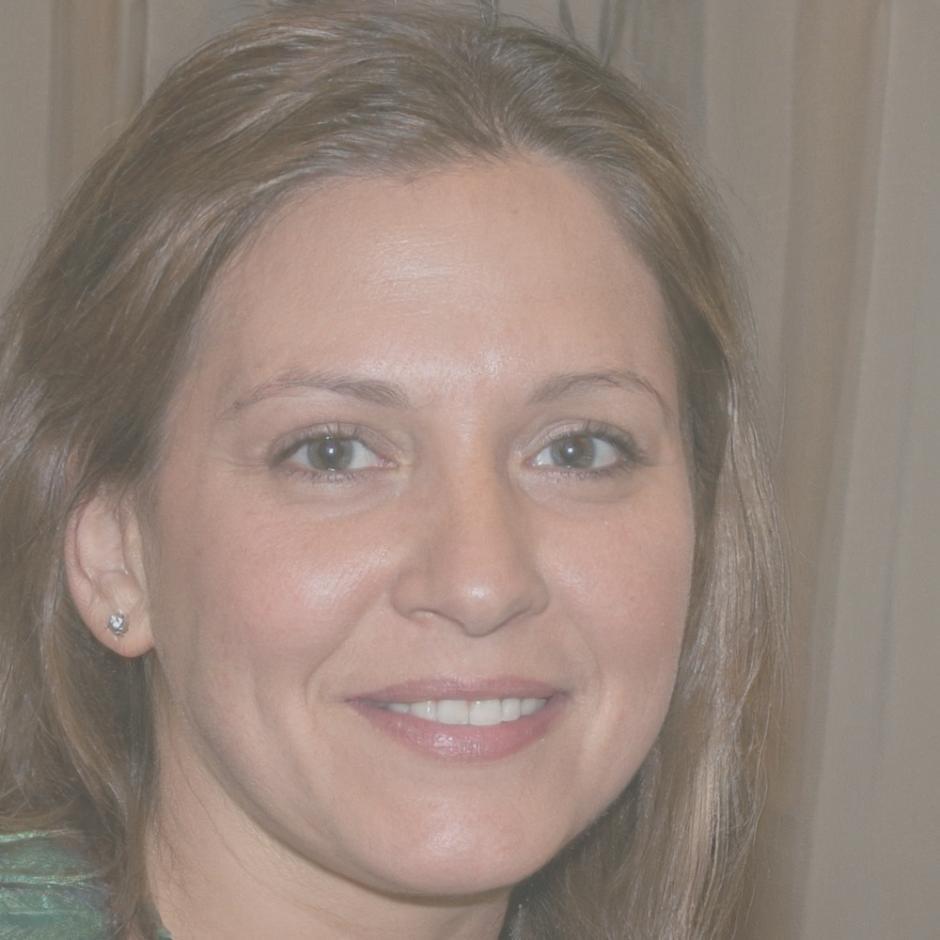 Isla Thornfield, Corporate Finance Director and Lead Instructor