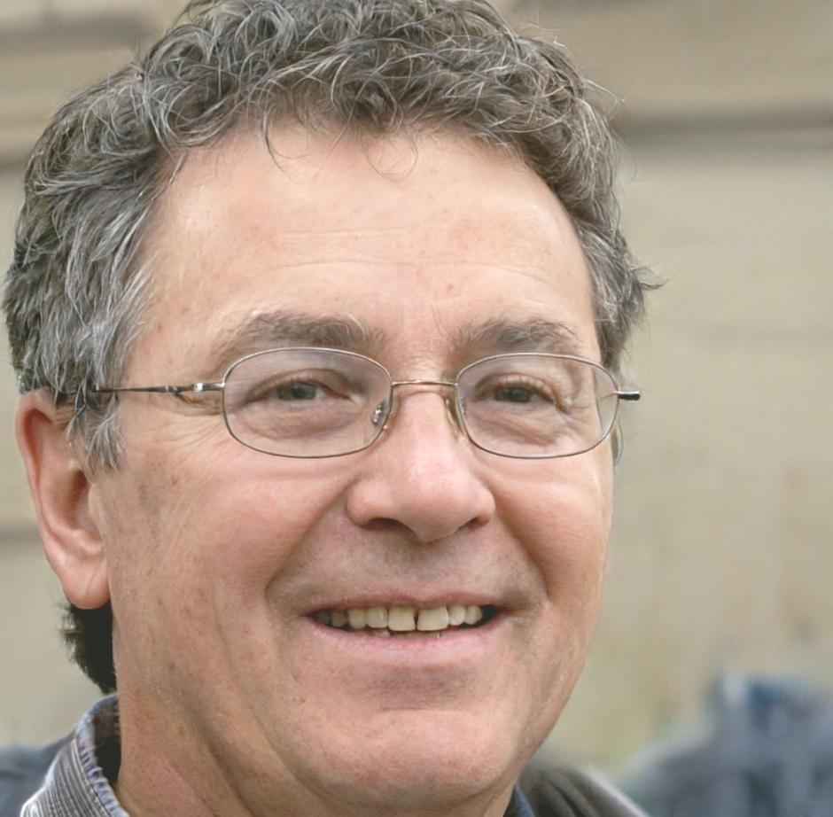 Kasper Lindqvist, Senior Financial Analyst